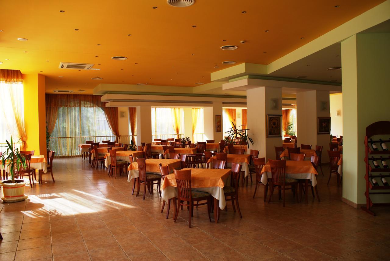 Hotel Erma Aranyhomok Kültér fotó